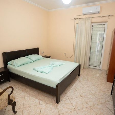 Connie's Apartments Saranda Extérieur photo