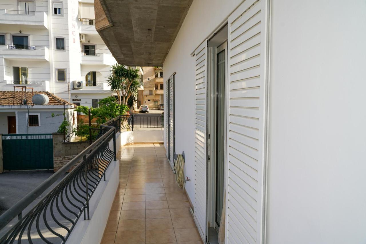 Connie's Apartments Saranda Extérieur photo