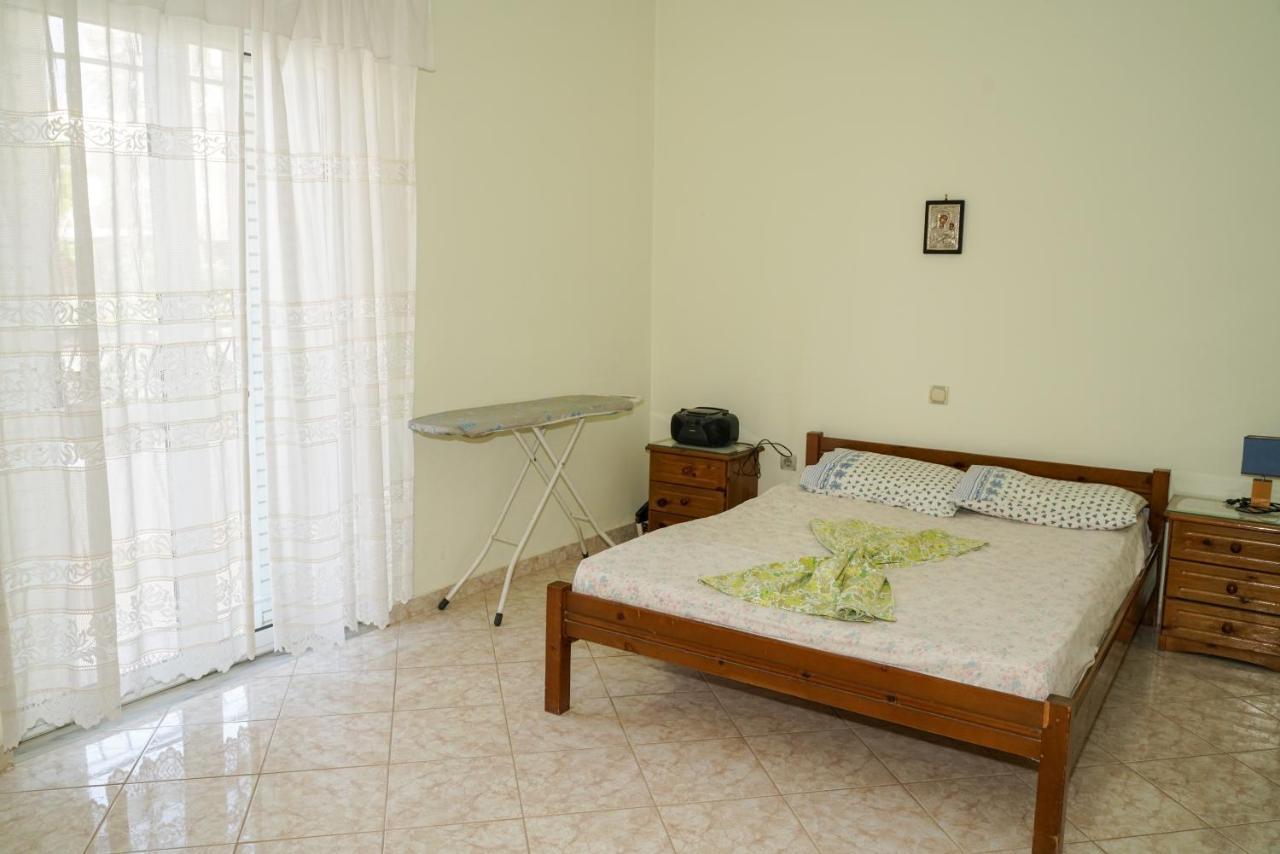 Connie's Apartments Saranda Extérieur photo